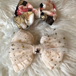 Set of 2 bows with clips